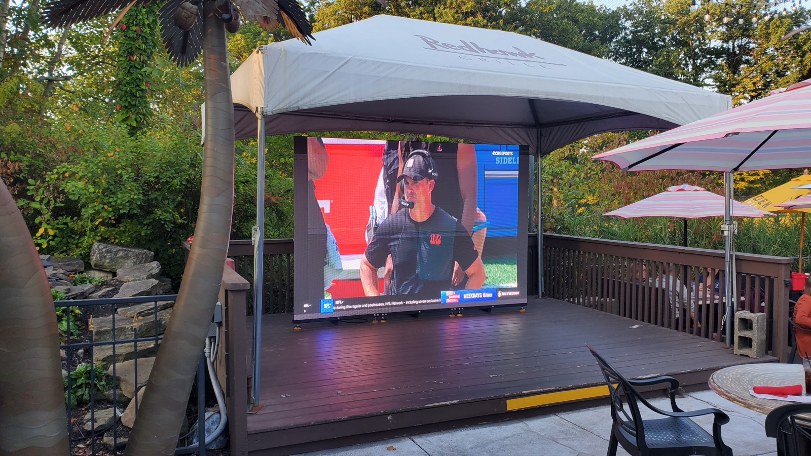 When the screen is clean, the whole stage looks cleaner.