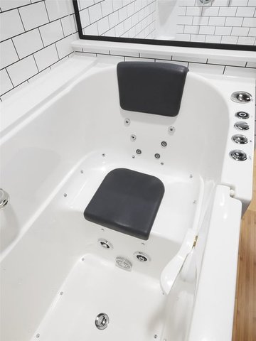 Bath Concepts Walk-in tub